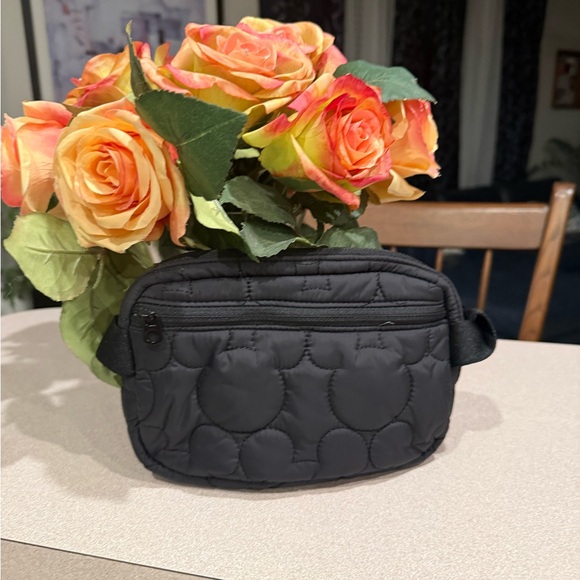 NWOT Vera Bradley Disney Woodward Small Belt Bag Moonless Night in Featherweight - Picture 1 of 5